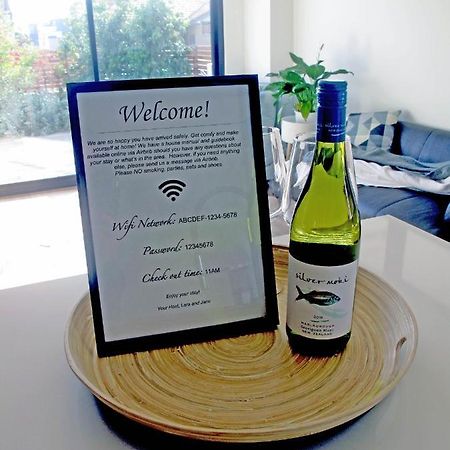 Modern 3 Bedroom Apt With Free Parking, Netflix, Wifi & Welcome Wine By Bnb Pro Melbourne Exterior photo