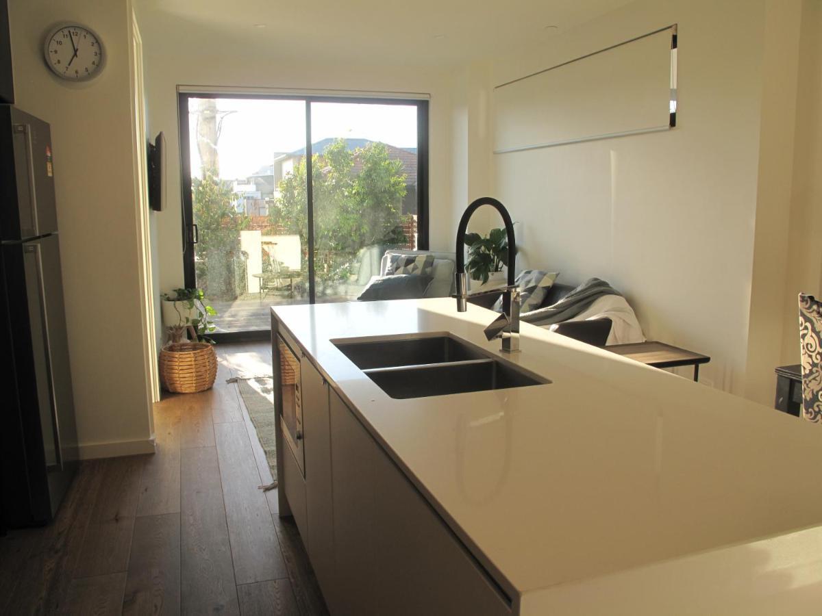 Modern 3 Bedroom Apt With Free Parking, Netflix, Wifi & Welcome Wine By Bnb Pro Melbourne Exterior photo